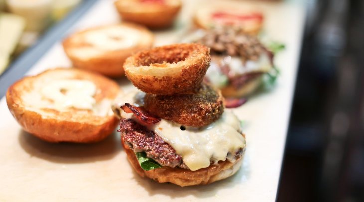 Burger Royal Montreal